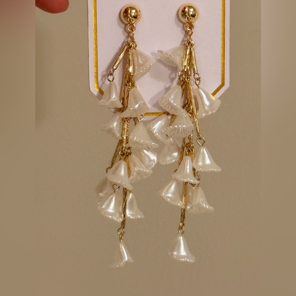 ✨ Mia Charro Pearl Flower Earrings – Elegant & Romantic Design ✨